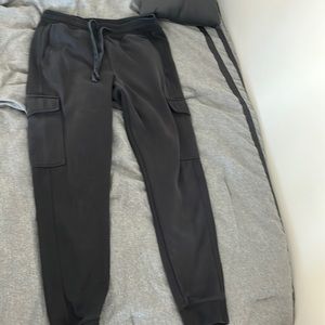 Sweatpants with cargo features